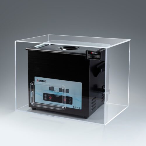 ASONIC 10L ултразвуков почистващ апарат в безшумна кутия 10-литров ултразвуков почистващ уред ASONIC, поставен в безшумна кутия, която намалява шума по време на работа.