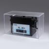 ASONIC 5L ултразвуков почистващ апарат в безшумна кутия Ултразвуков почистващ апарат ASONIC 5L, поставен в безшумна кутия, която намалява шума по време на работа.